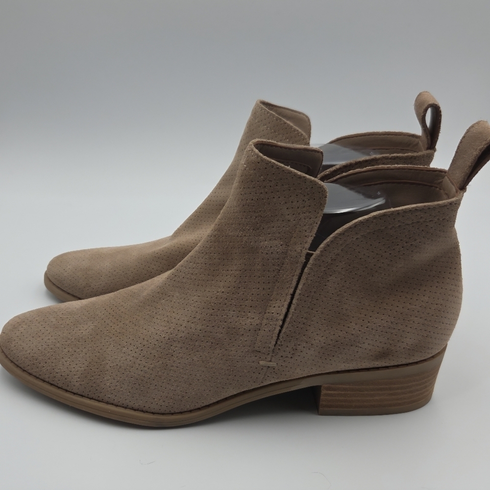 Dolce Vita Ankle Bootie Boots Shoes Sz 10 Perforated Beige Tan Suede Pull On EUC